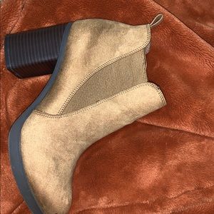 American Eagle brown heeled booties